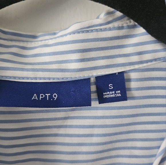 NWT Women's Striped Button-Up Shirt - Picture 4 of 6